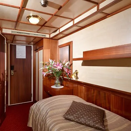 Florentina Boat Hotel 4*
