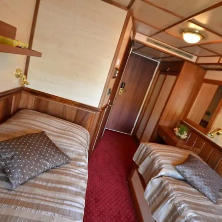 Florentina Boat Hotel 4*