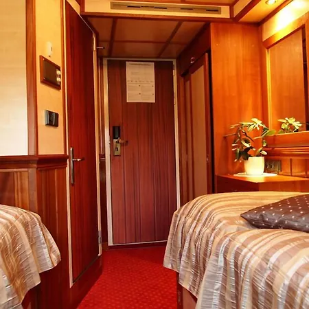 Florentina Boat
