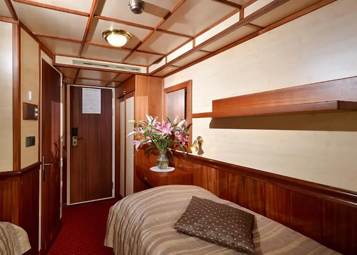 Florentina Boat Hotel 4*