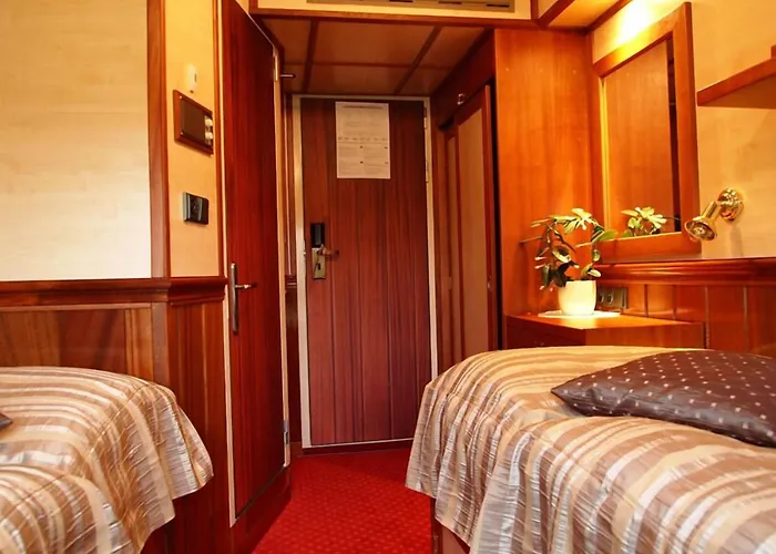 Florentina Boat