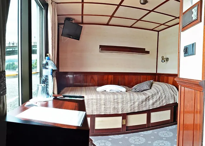Florentina Boat 4*